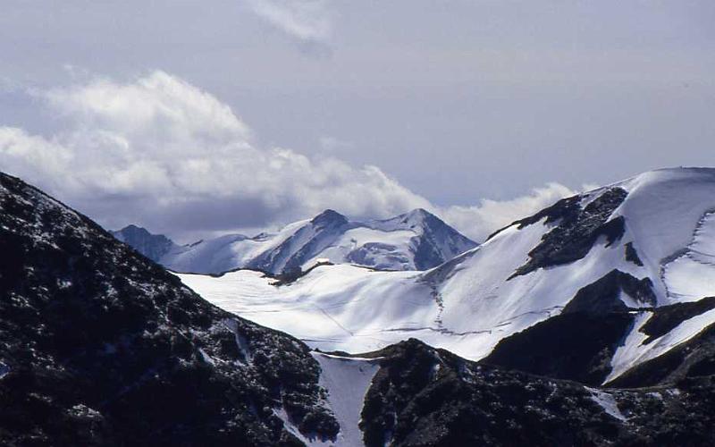 28-Da Punta Beltovo di fuori,il Rifugio Casati,agosto 1986.jpg